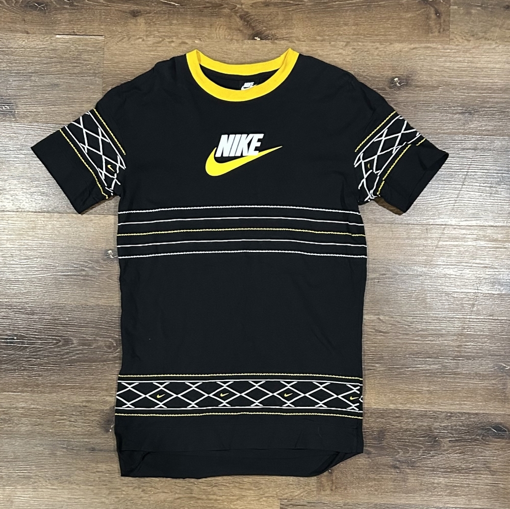 Nike Black Short Sleeve T-Shirt with Yellow Geometric Pattern - Men's Size Small